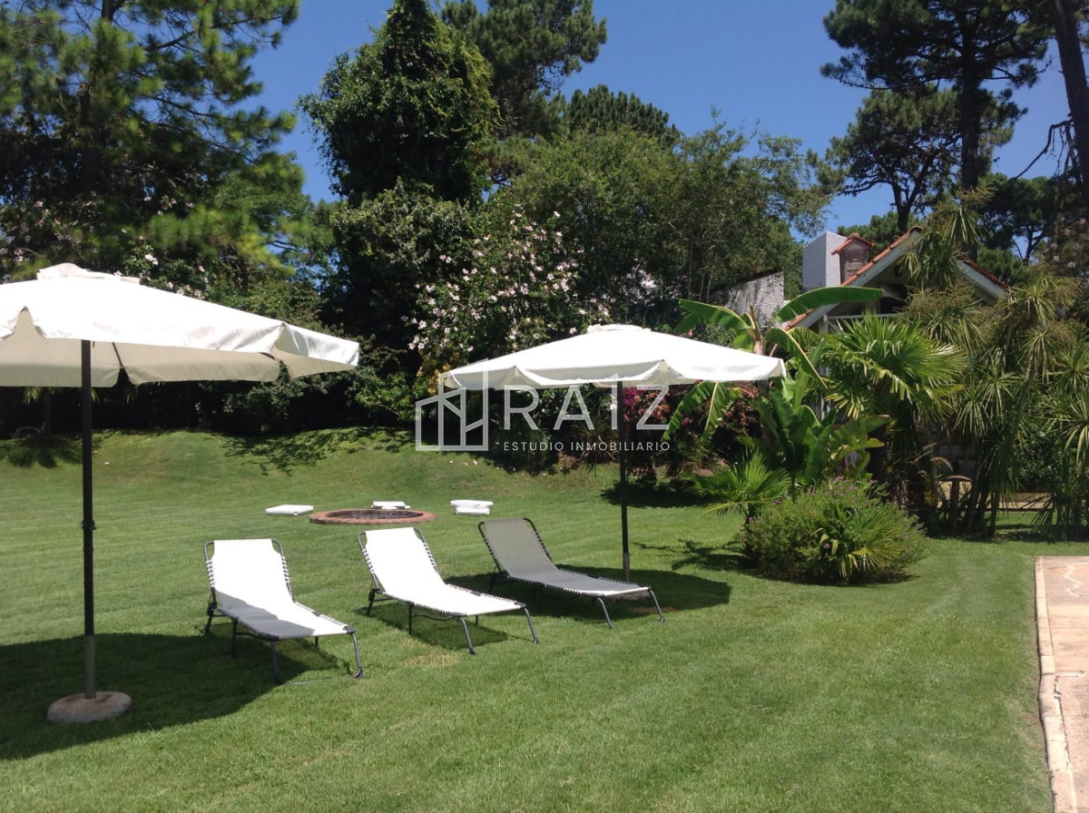 Casa ID.11566 - CASA EN VENTA 4 DORMITORIOS PLAYA MANSA