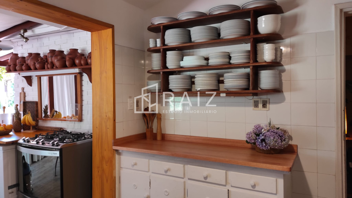 Casa ID.11566 - CASA EN VENTA 4 DORMITORIOS PLAYA MANSA