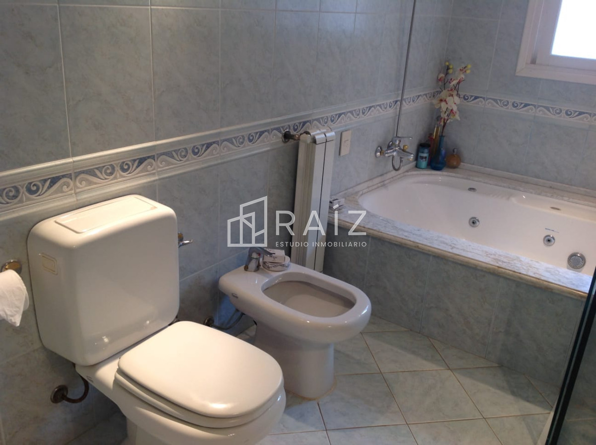 Casa ID.11566 - CASA EN VENTA 4 DORMITORIOS PLAYA MANSA