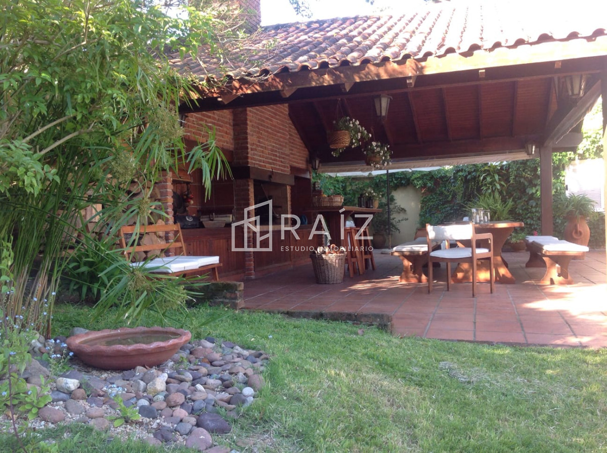 Casa ID.11566 - CASA EN VENTA 4 DORMITORIOS PLAYA MANSA