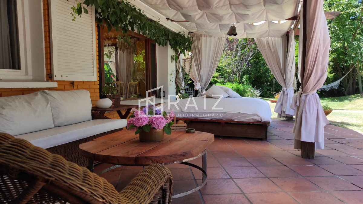 Casa ID.11566 - CASA EN VENTA 4 DORMITORIOS PLAYA MANSA