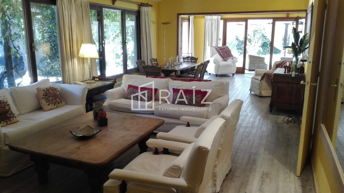 Casa ID.11566 - CASA EN VENTA 4 DORMITORIOS PLAYA MANSA