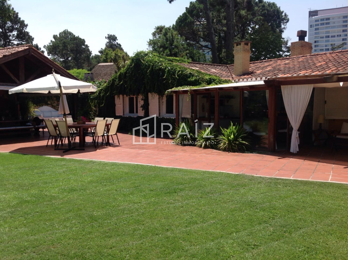 Casa ID.11566 - CASA EN VENTA 4 DORMITORIOS PLAYA MANSA