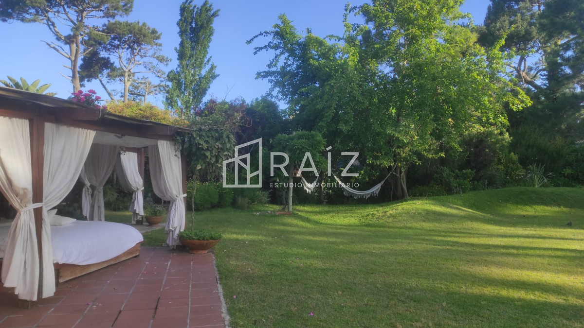 Casa ID.11566 - CASA EN VENTA 4 DORMITORIOS PLAYA MANSA