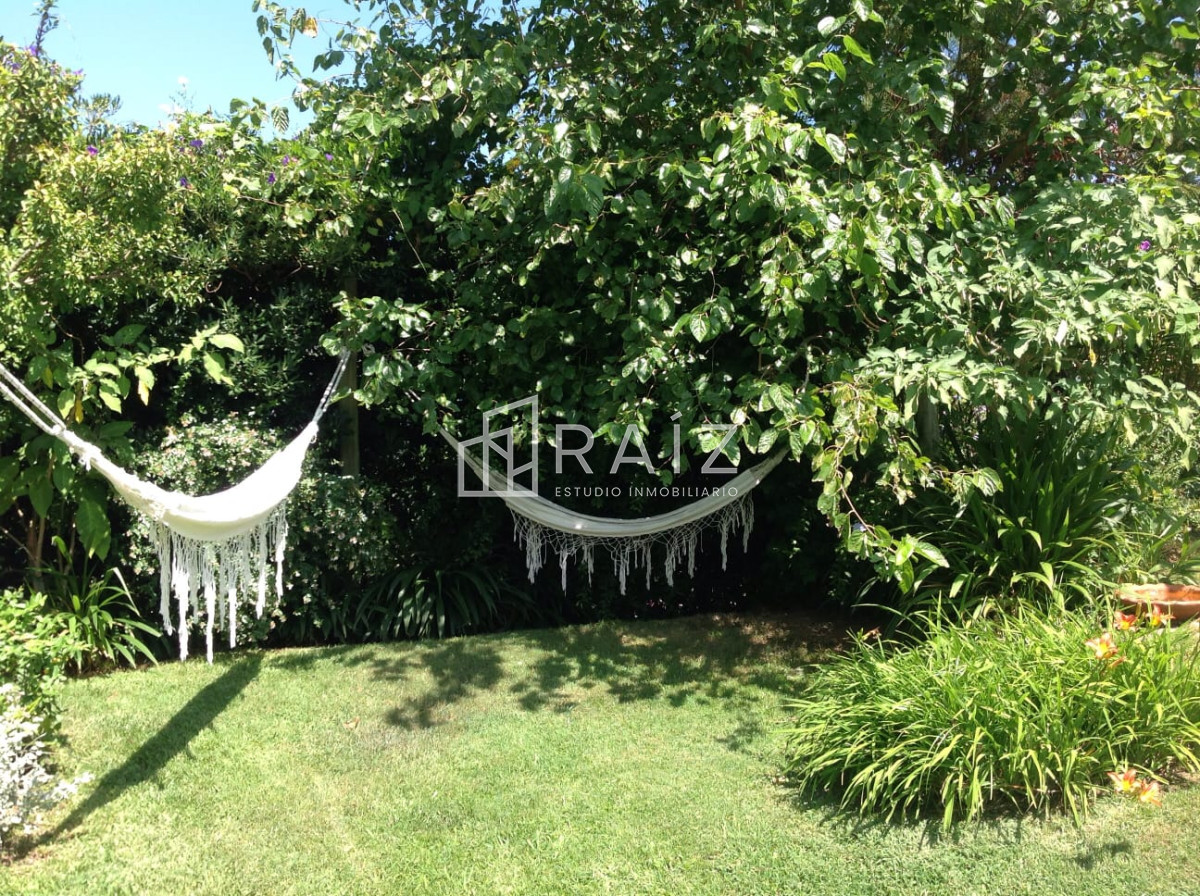 Casa ID.11566 - CASA EN VENTA 4 DORMITORIOS PLAYA MANSA