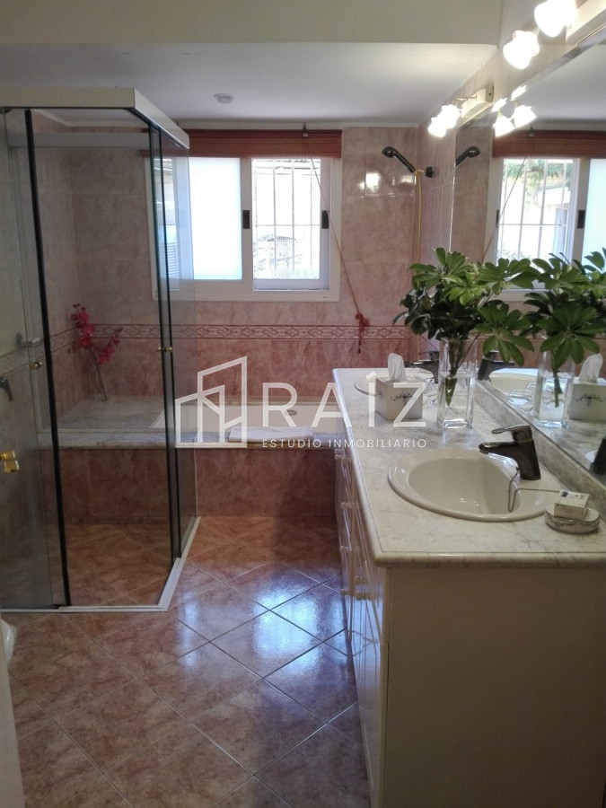 Casa ID.11566 - CASA EN VENTA 4 DORMITORIOS PLAYA MANSA