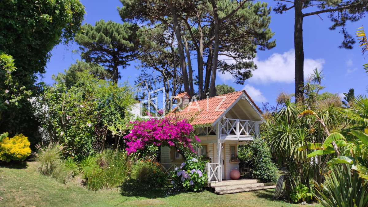 Casa ID.11566 - CASA EN VENTA 4 DORMITORIOS PLAYA MANSA