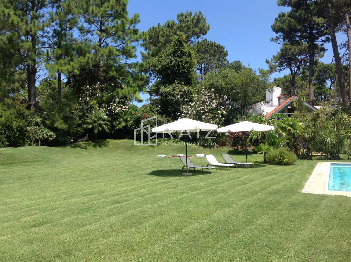 Casa ID.11566 - CASA EN VENTA 4 DORMITORIOS PLAYA MANSA