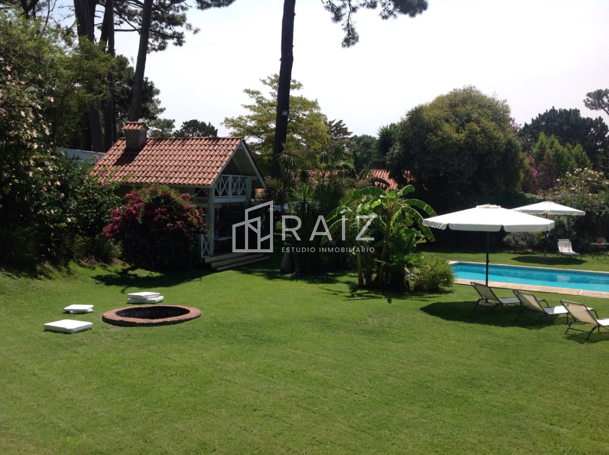 Casa ID.11566 - CASA EN VENTA 4 DORMITORIOS PLAYA MANSA