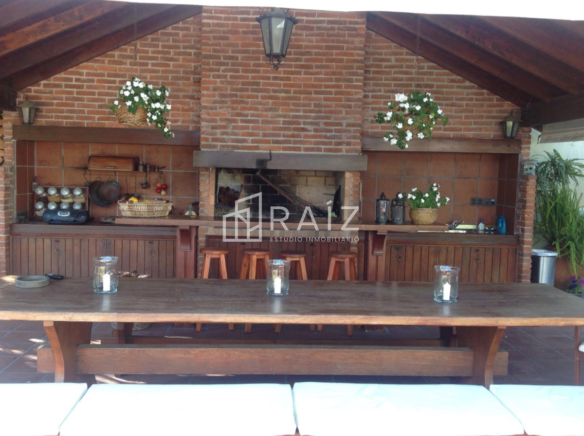 Casa ID.11566 - CASA EN VENTA 4 DORMITORIOS PLAYA MANSA