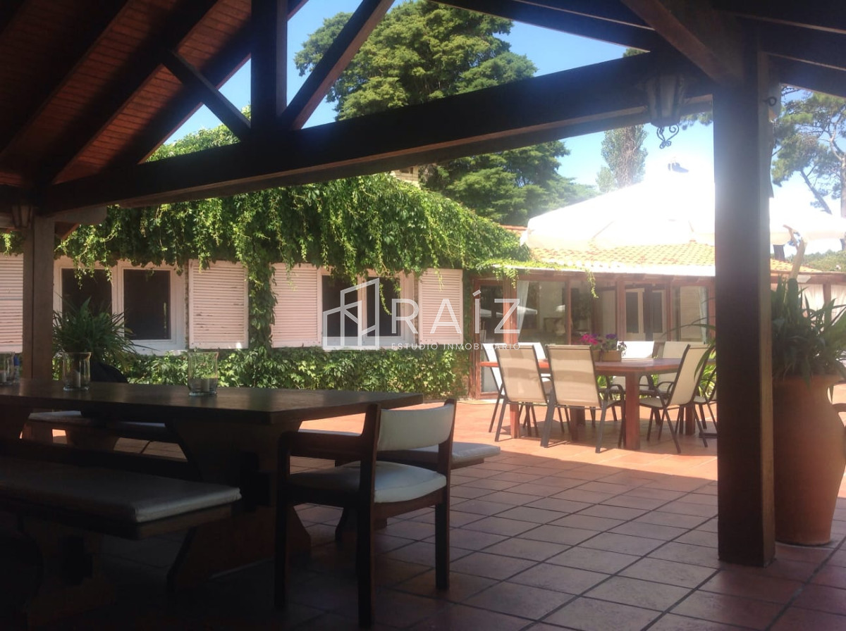 Casa ID.11566 - CASA EN VENTA 4 DORMITORIOS PLAYA MANSA