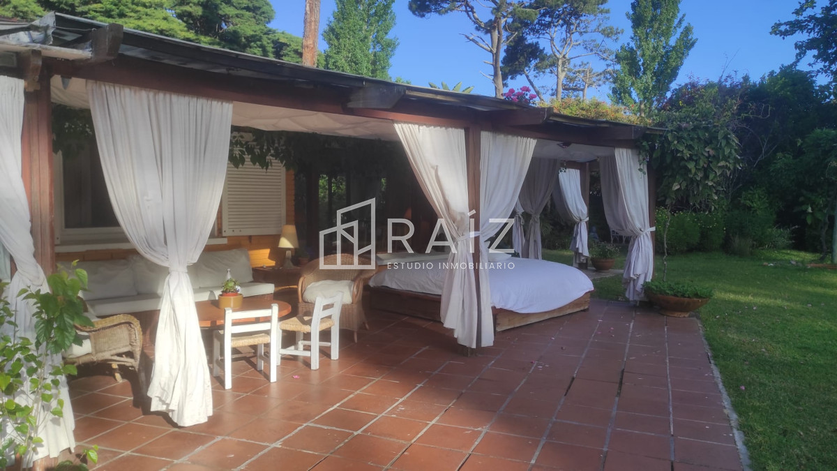 Casa ID.11566 - CASA EN VENTA 4 DORMITORIOS PLAYA MANSA