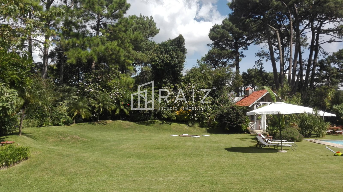 Casa ID.11566 - CASA EN VENTA 4 DORMITORIOS PLAYA MANSA