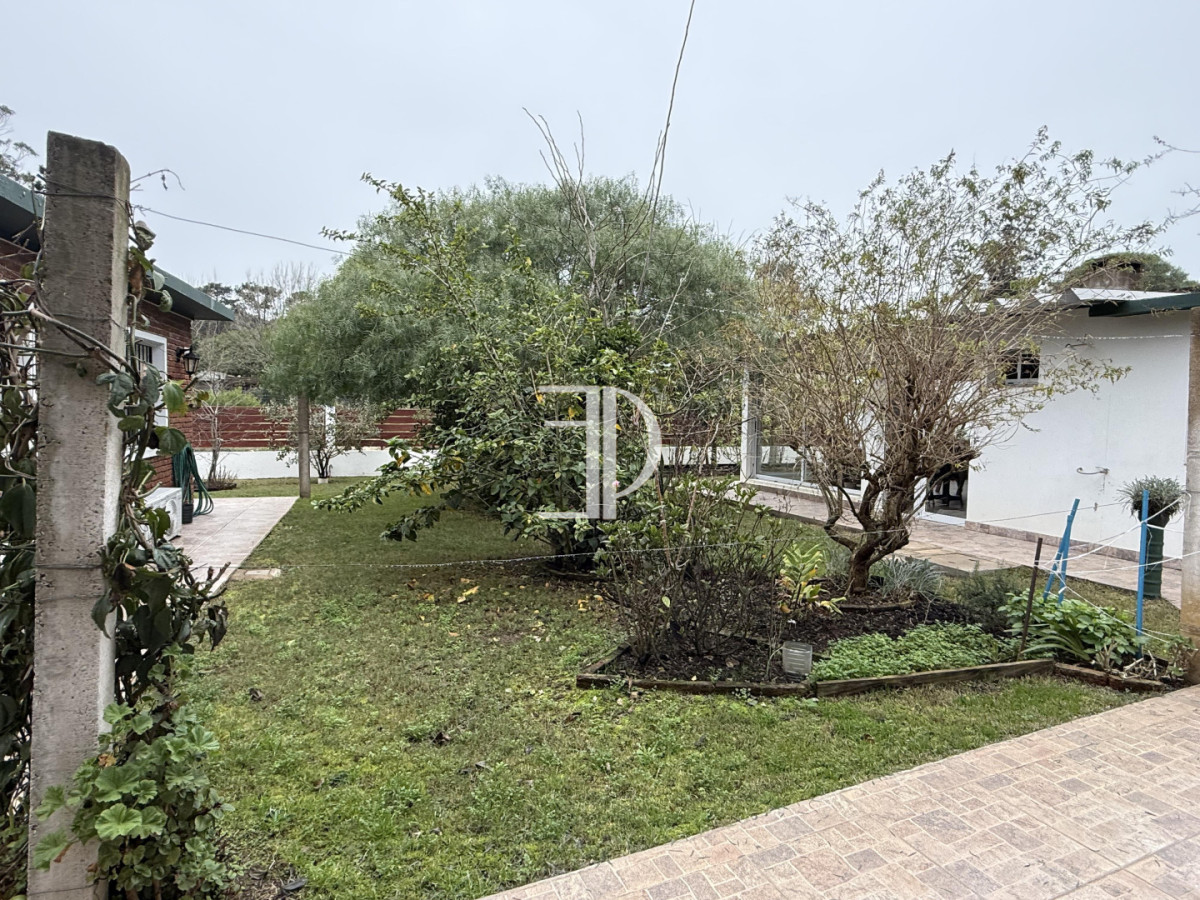 Casa ID.1541 - Casa de 3 dormitorios a la venta en Pinares - Playa Mansa