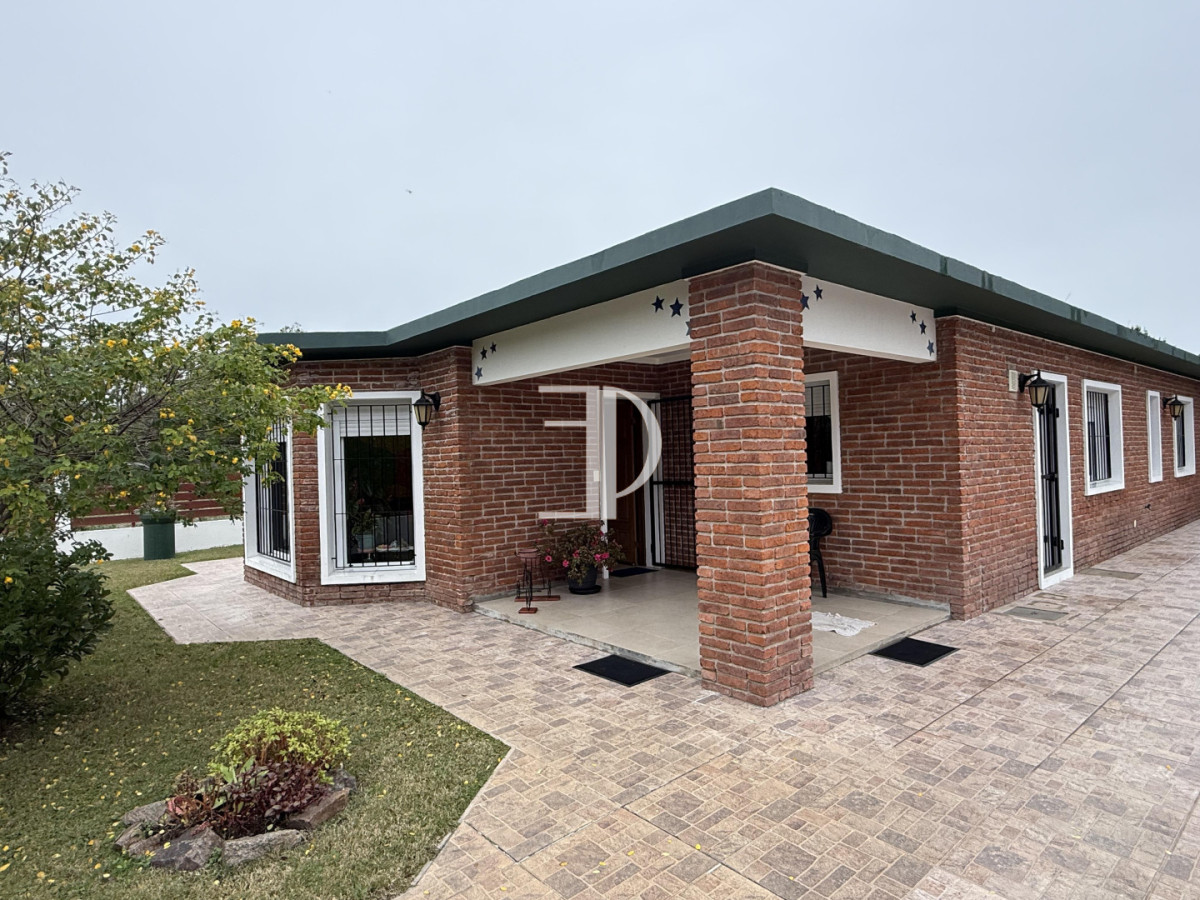 Casa ID.1541 - Casa de 3 dormitorios a la venta en Pinares - Playa Mansa