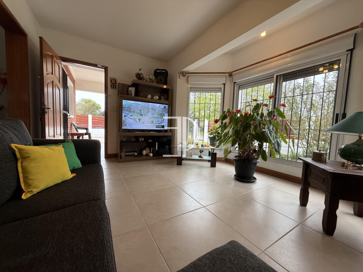 Casa ID.1541 - Casa de 3 dormitorios a la venta en Pinares - Playa Mansa