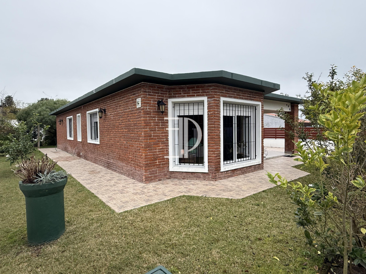 Casa ID.1541 - Casa de 3 dormitorios a la venta en Pinares - Playa Mansa