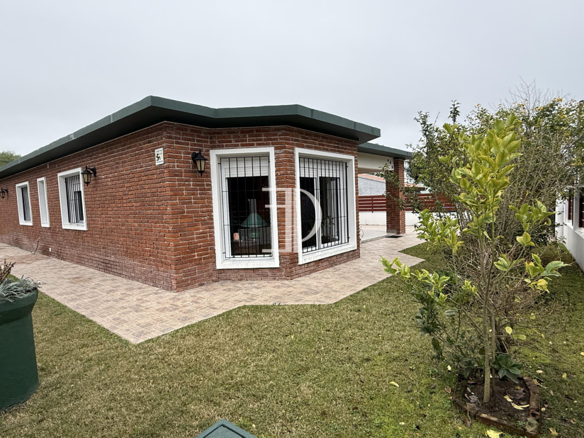 Casa ID.1541 - Casa de 3 dormitorios a la venta en Pinares - Playa Mansa