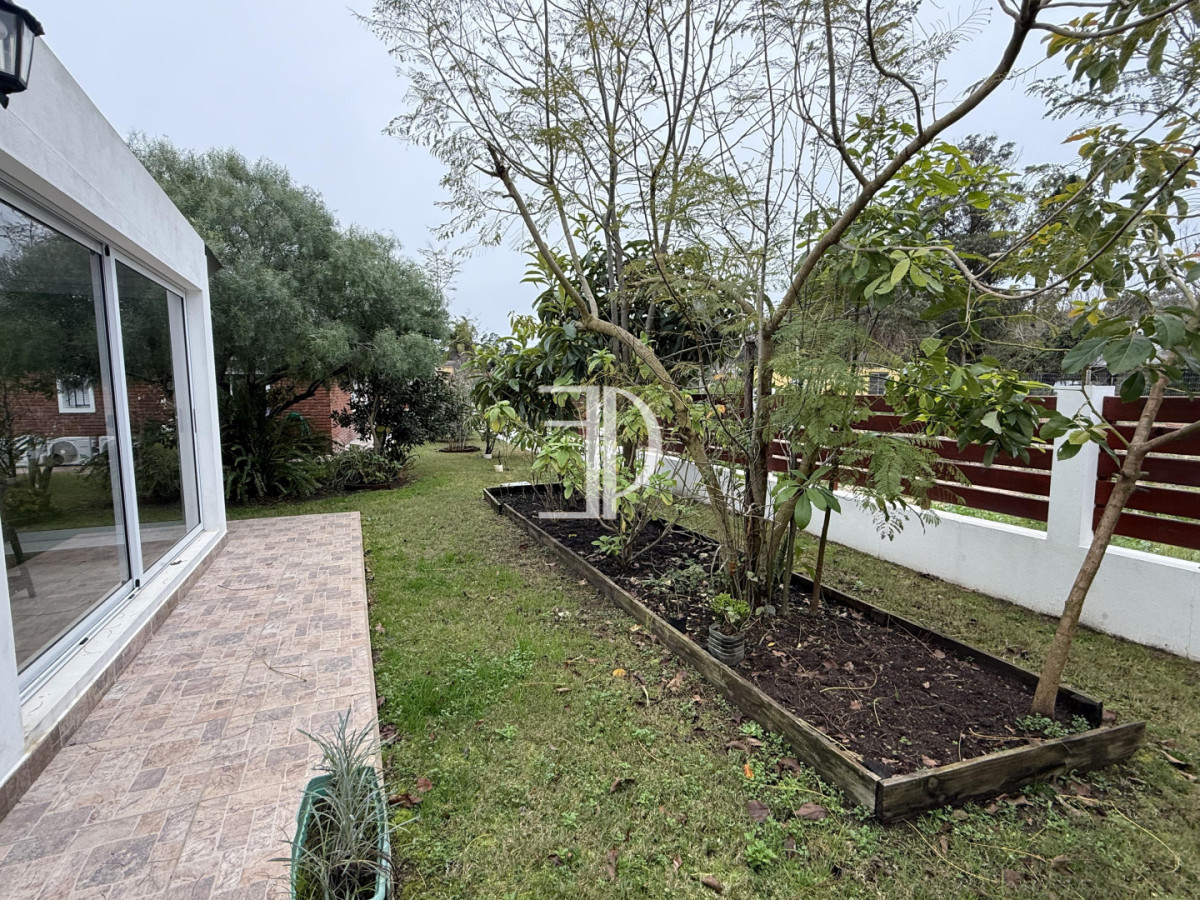 Casa ID.1541 - Casa de 3 dormitorios a la venta en Pinares - Playa Mansa