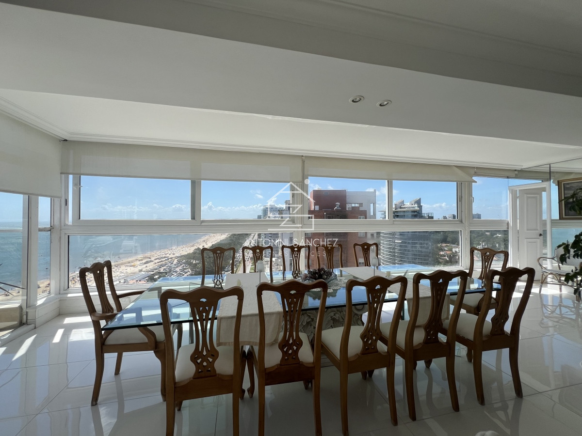 Apartamento ID.1413 - Apartamento Penthouse en venta playa Mansa primera linea