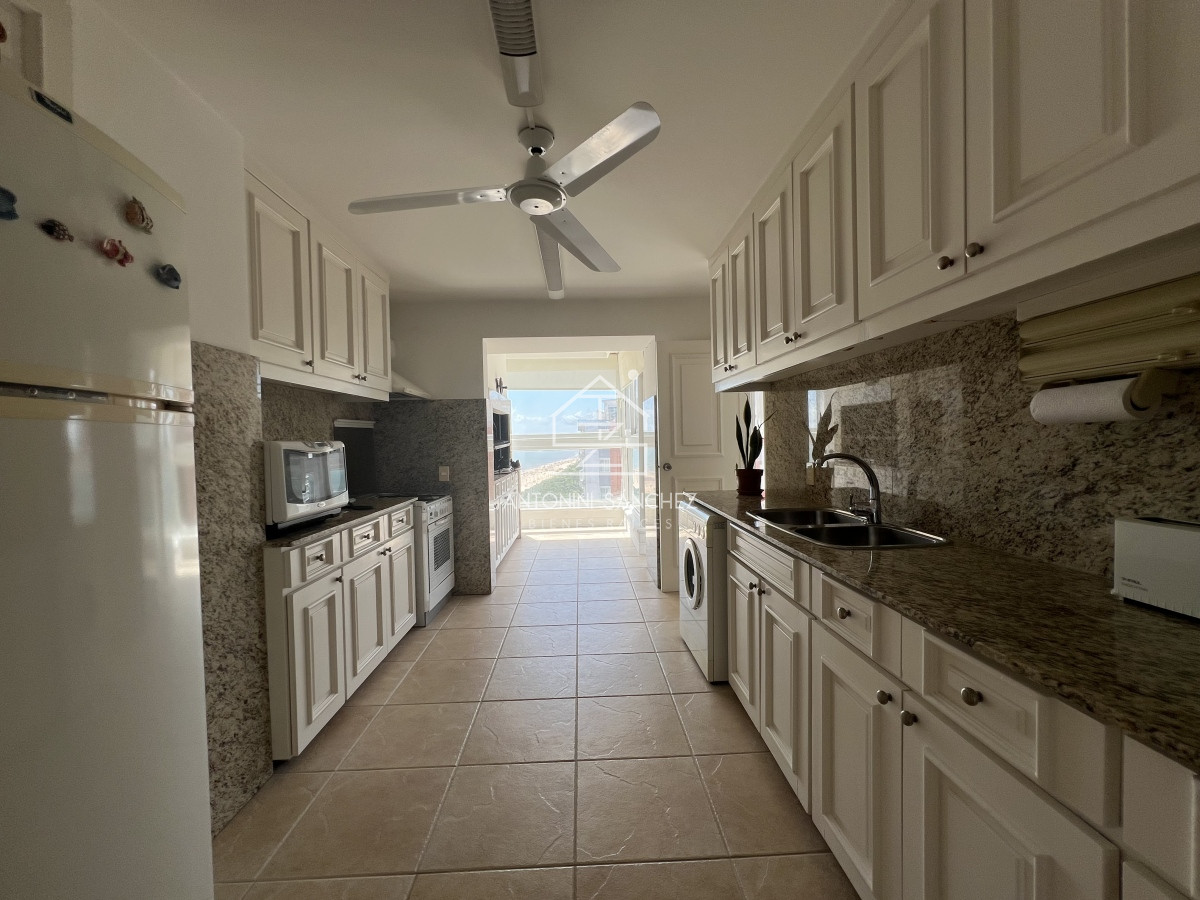 Apartamento ID.1413 - Apartamento Penthouse en venta playa Mansa primera linea