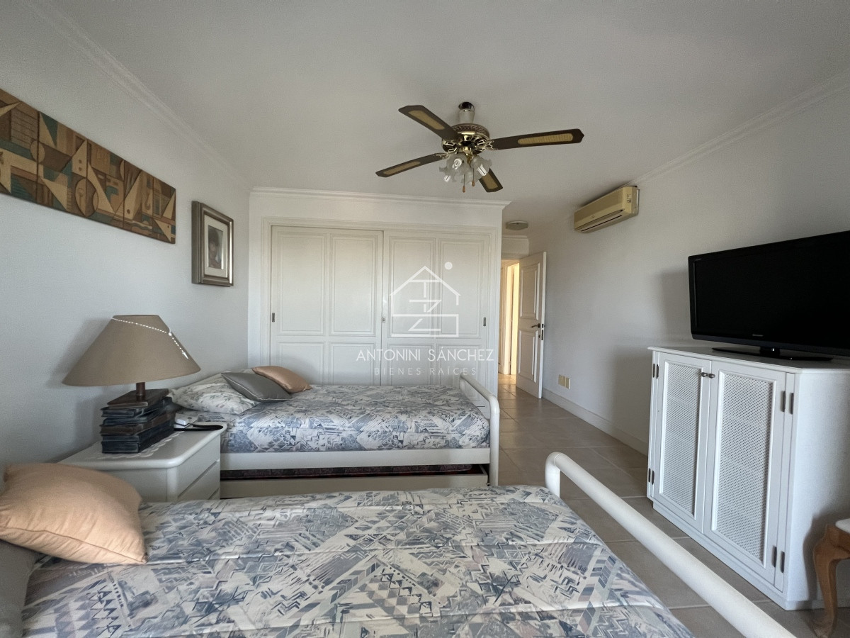 Apartamento ID.1413 - Apartamento Penthouse en venta playa Mansa primera linea
