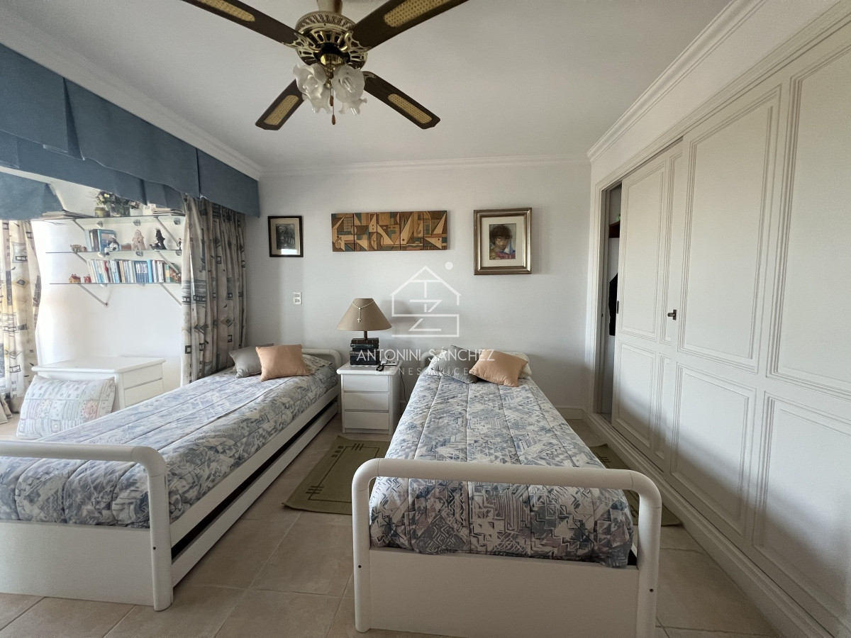 Apartamento ID.1413 - Apartamento Penthouse en venta playa Mansa primera linea