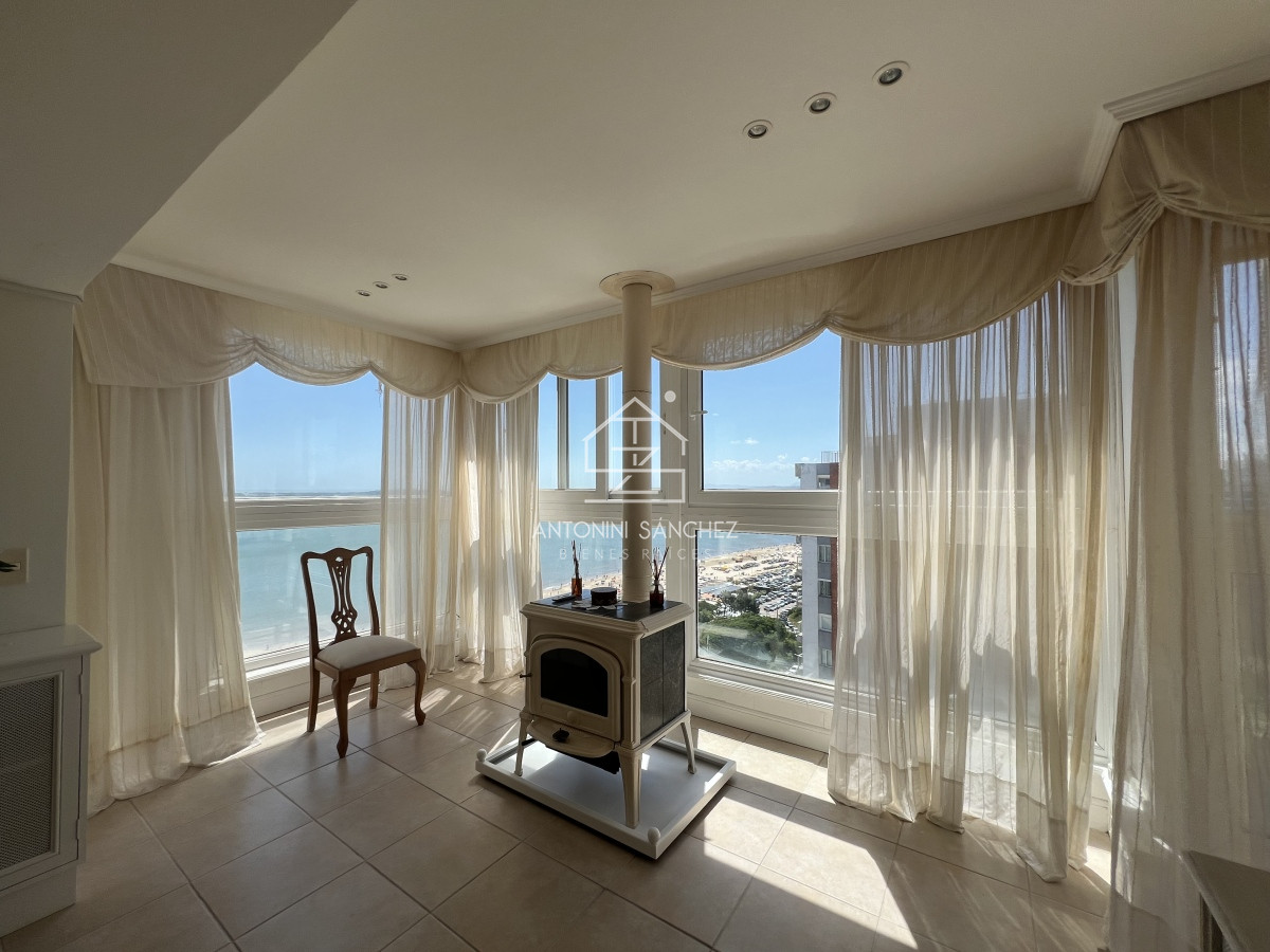 Apartamento ID.1413 - Apartamento Penthouse en venta playa Mansa primera linea