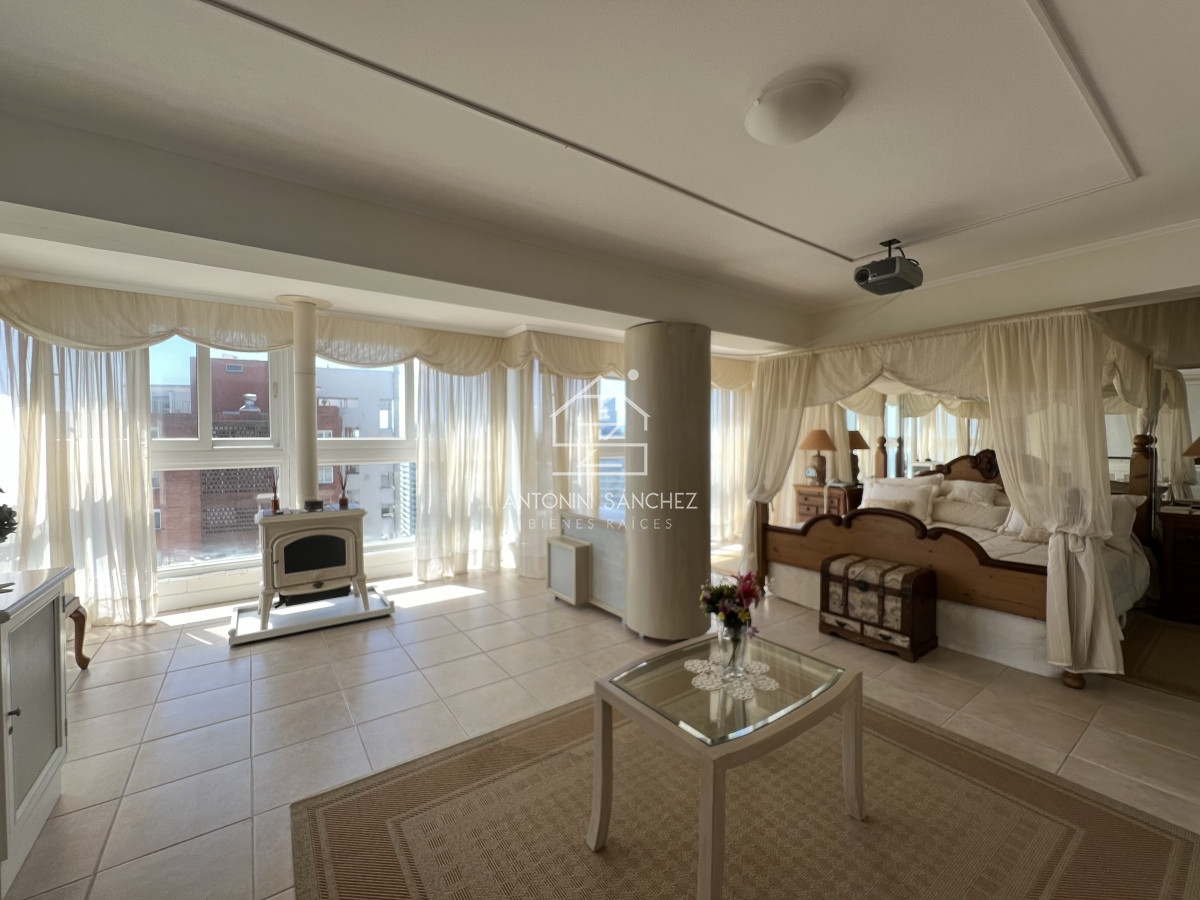 Apartamento ID.1413 - Apartamento Penthouse en venta playa Mansa primera linea