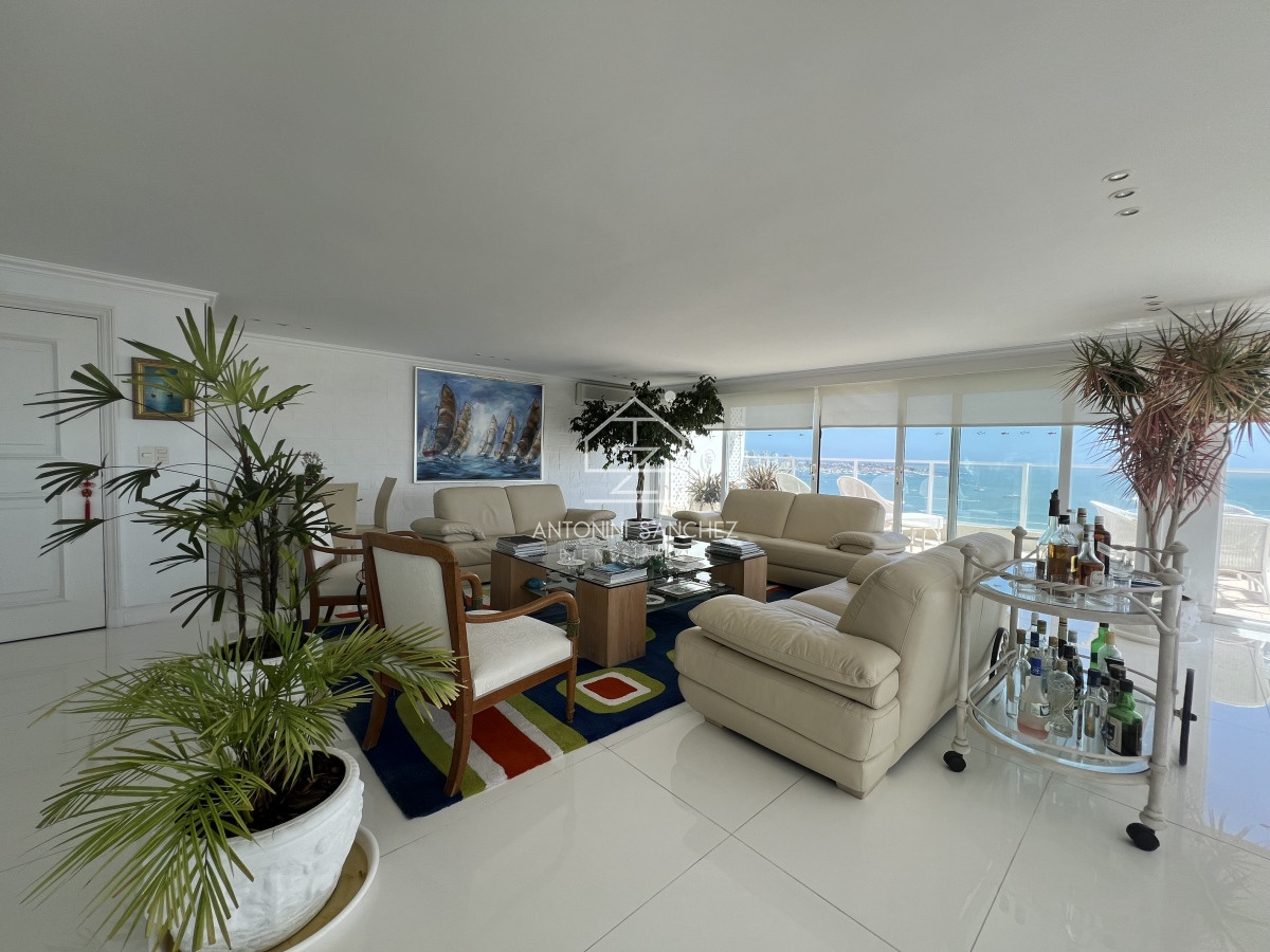 Apartamento ID.1413 - Apartamento Penthouse en venta playa Mansa primera linea