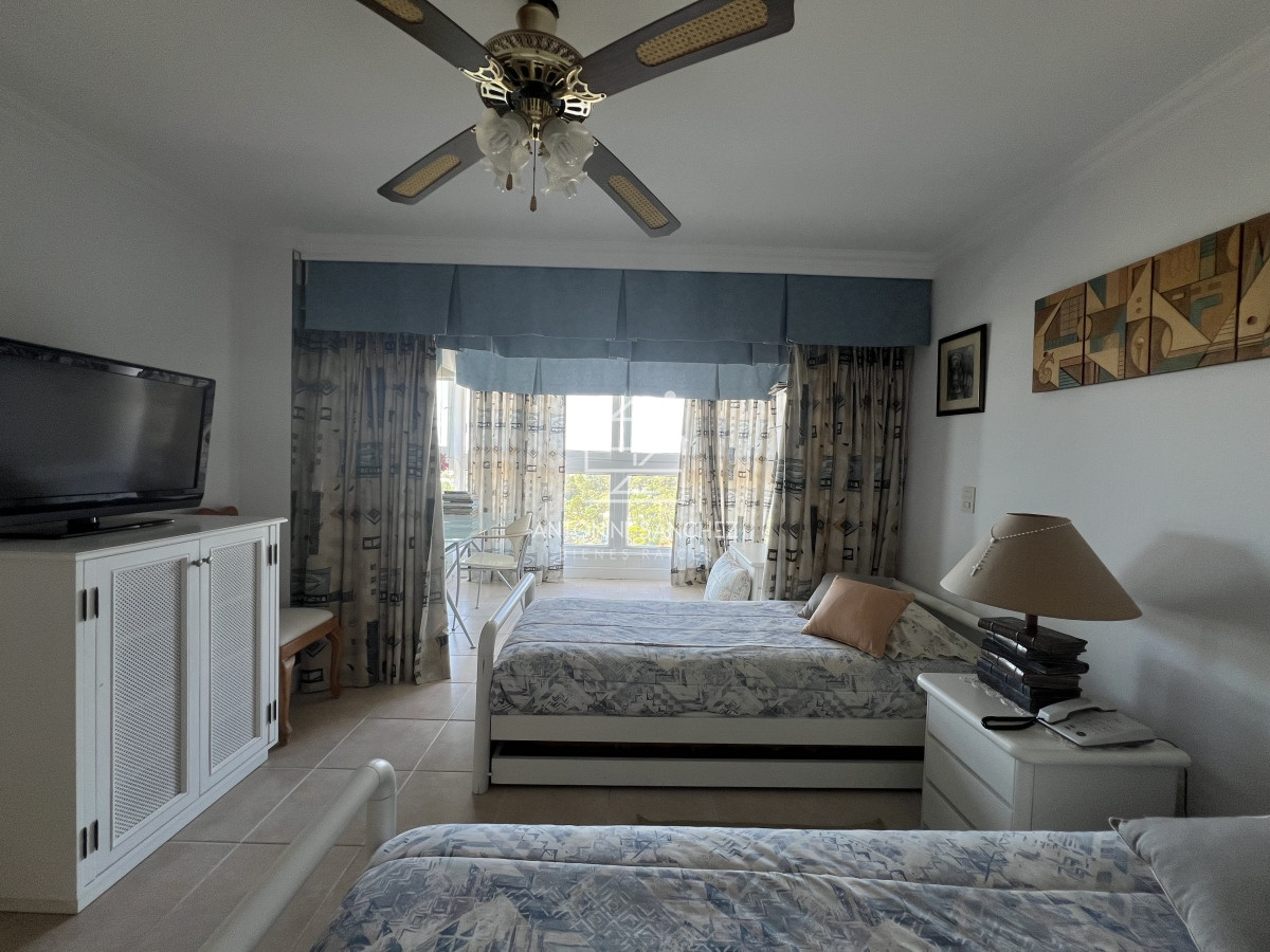 Apartamento ID.1413 - Apartamento Penthouse en venta playa Mansa primera linea