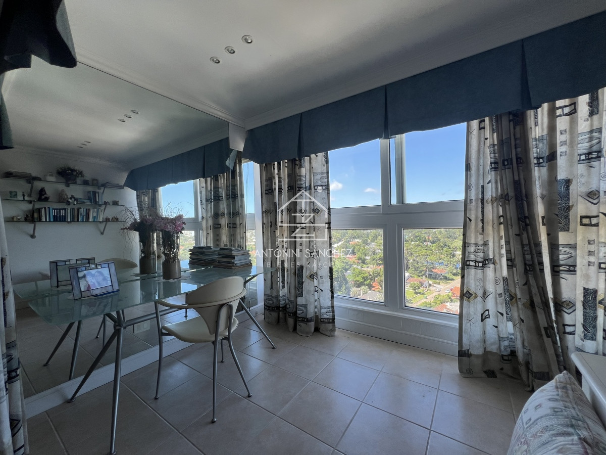 Apartamento ID.1413 - Apartamento Penthouse en venta playa Mansa primera linea