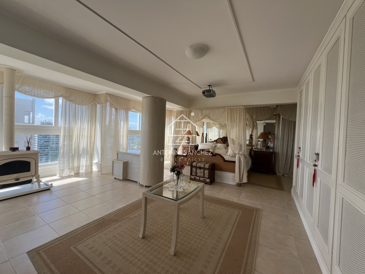 Apartamento ID.1413 - Apartamento Penthouse en venta playa Mansa primera linea