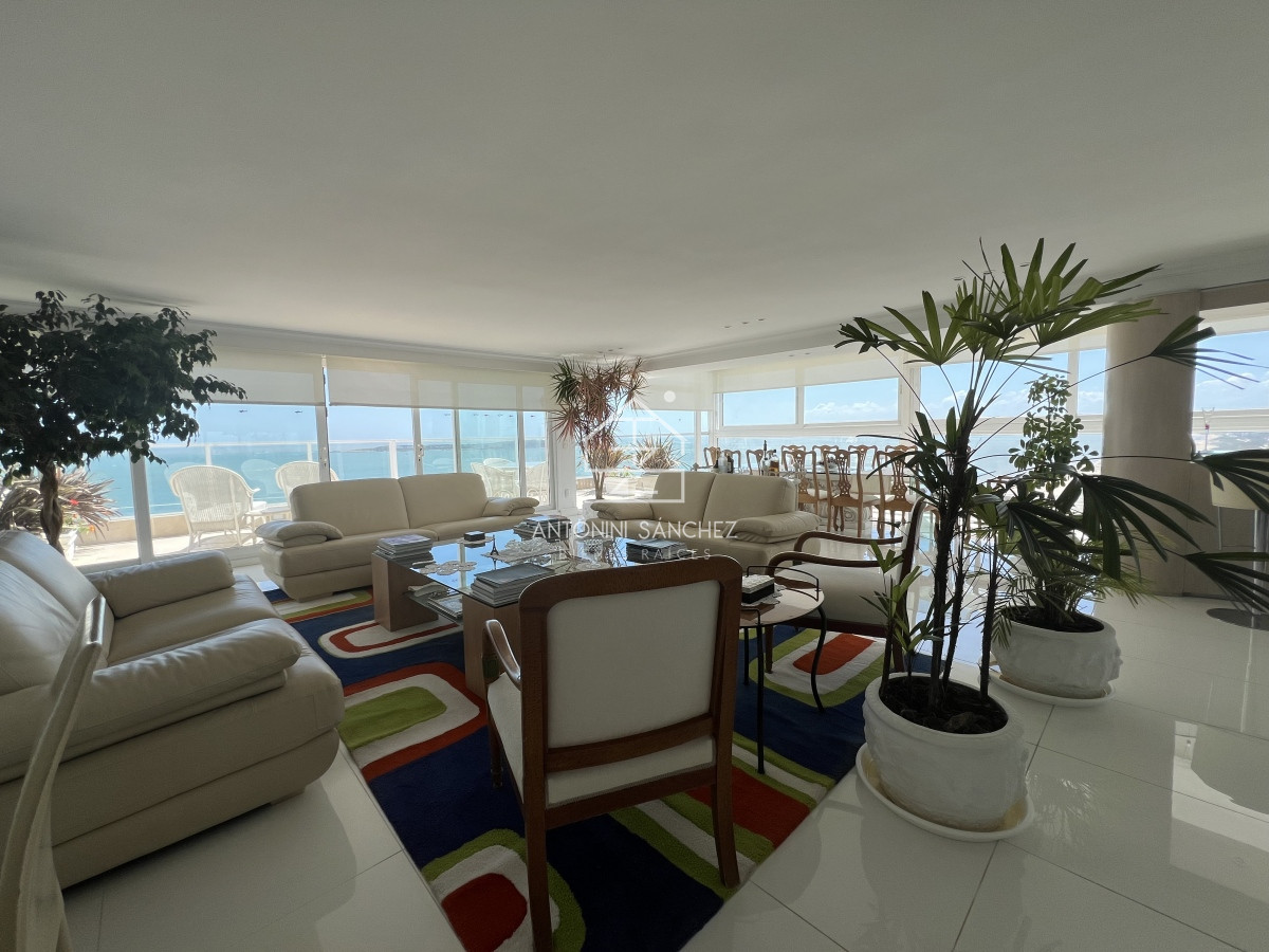 Apartamento ID.1413 - Apartamento Penthouse en venta playa Mansa primera linea