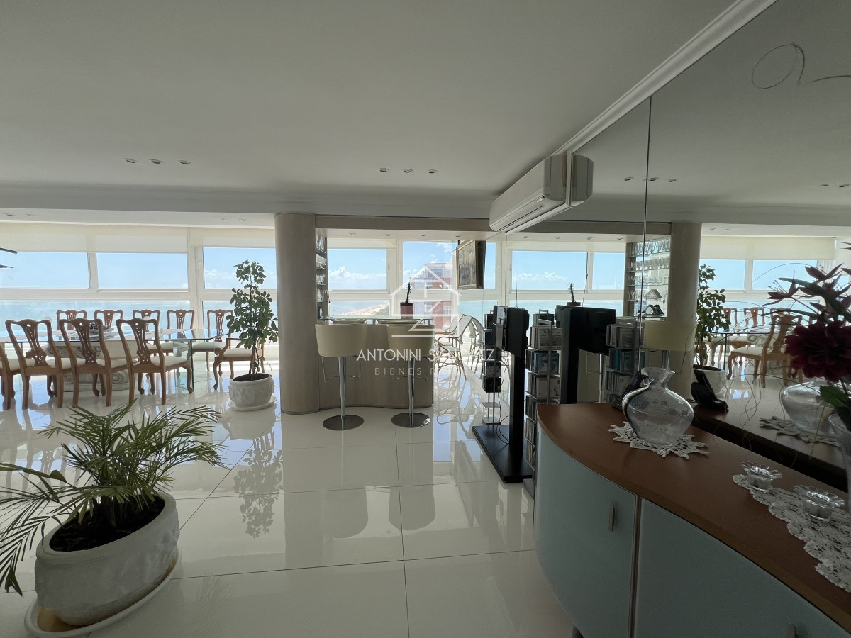 Apartamento ID.1413 - Apartamento Penthouse en venta playa Mansa primera linea