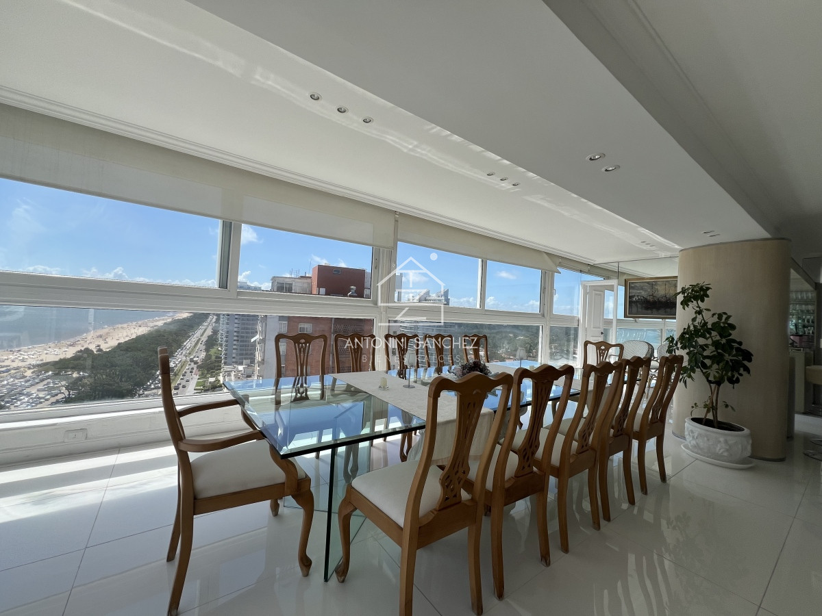 Apartamento ID.1413 - Apartamento Penthouse en venta playa Mansa primera linea