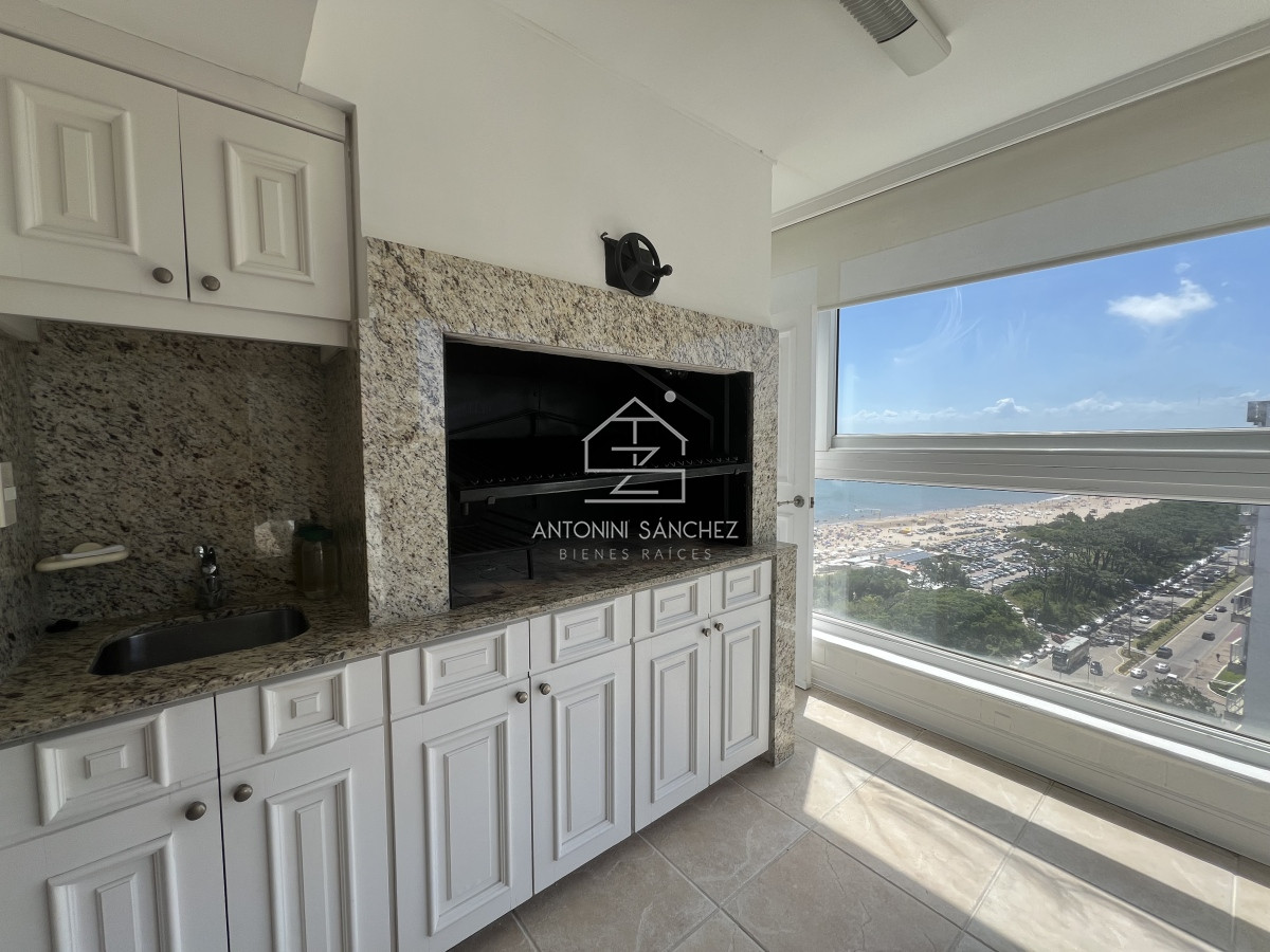 Apartamento ID.1413 - Apartamento Penthouse en venta playa Mansa primera linea