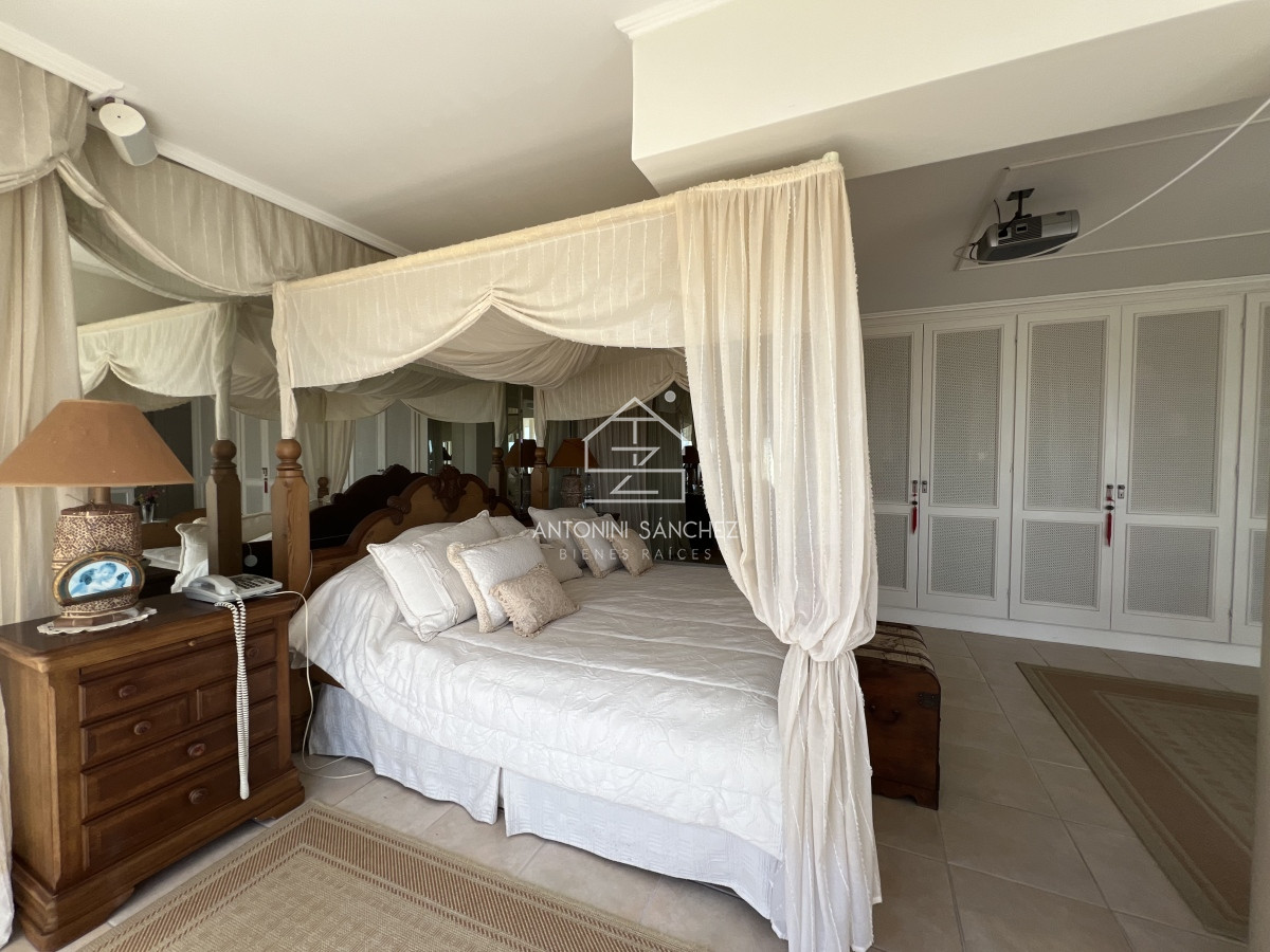 Apartamento ID.1413 - Apartamento Penthouse en venta playa Mansa primera linea
