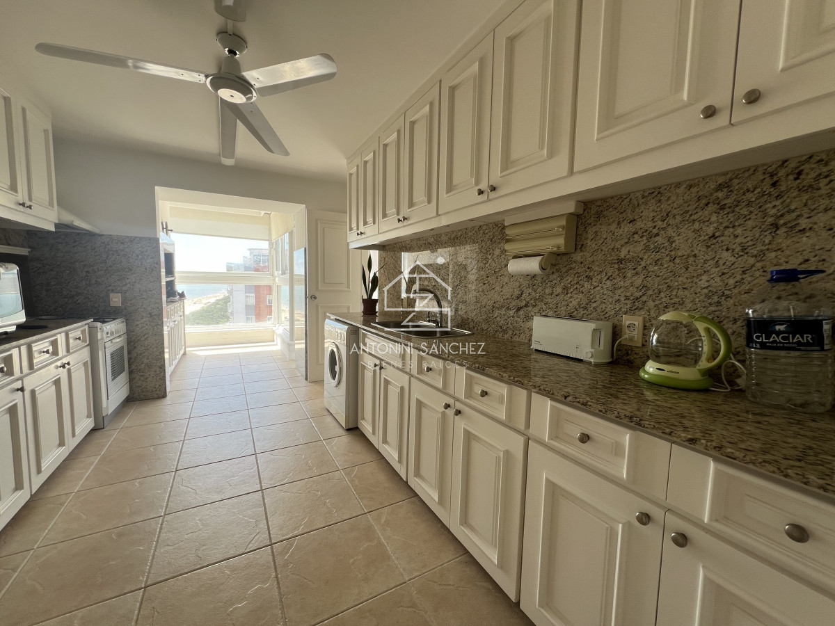 Apartamento ID.1413 - Apartamento Penthouse en venta playa Mansa primera linea