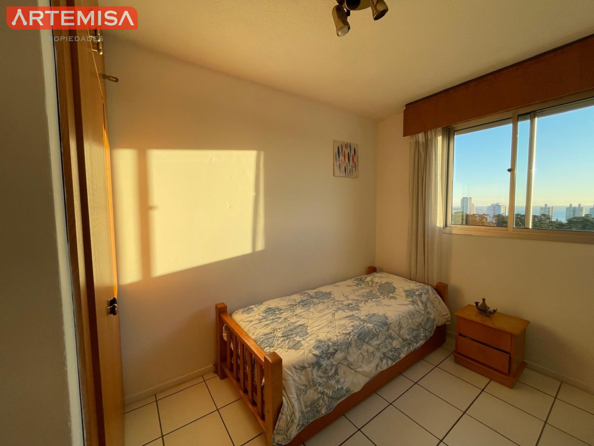 Apartamento ID.670 - Apartamento De 3 Dormitorios En Alquiler Anual