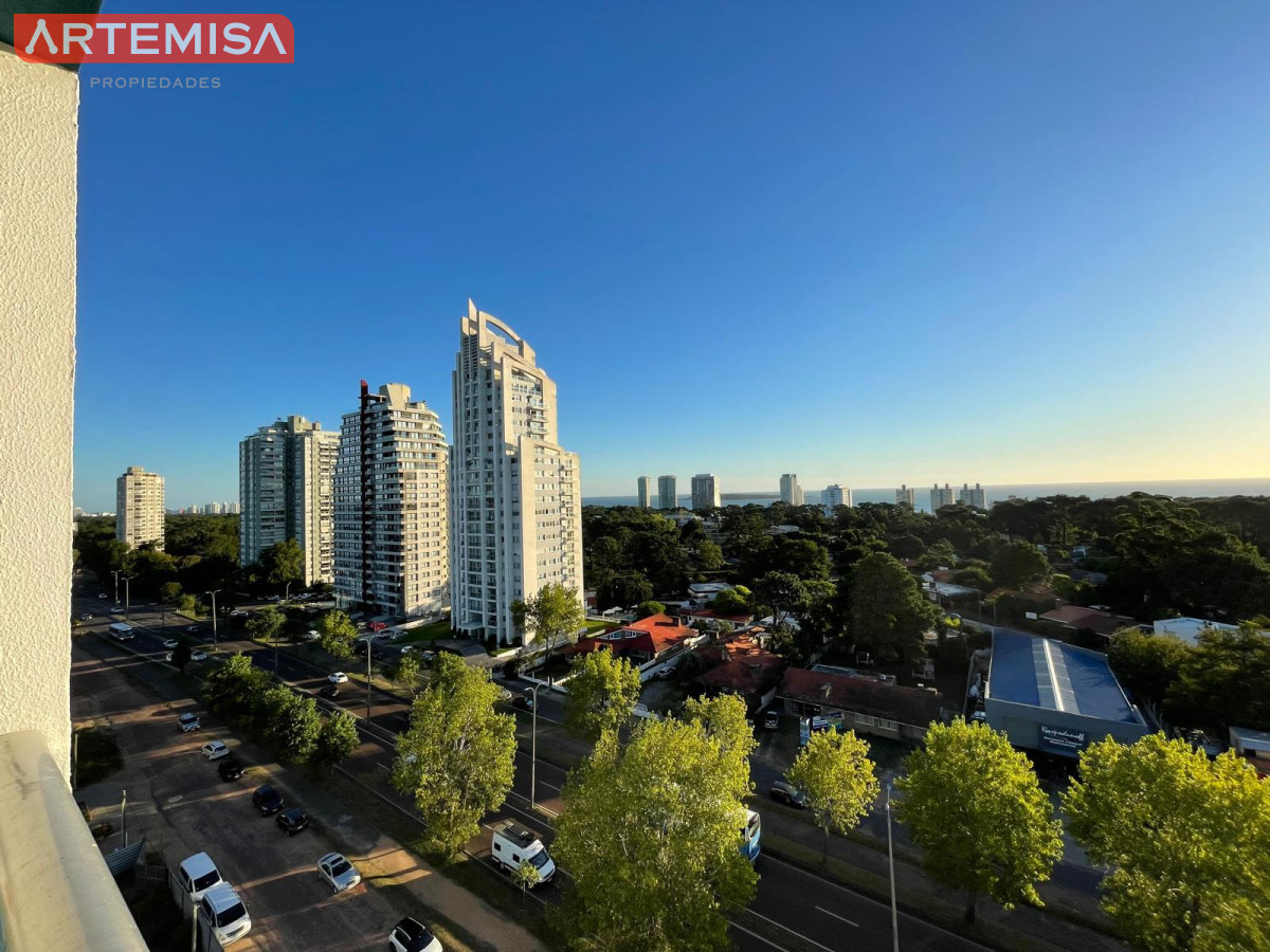 Apartamento ID.670 - Apartamento De 3 Dormitorios En Alquiler Anual