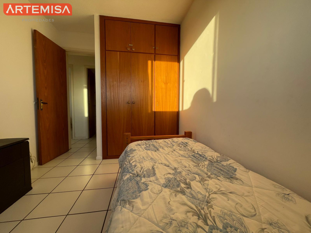 Apartamento ID.670 - Apartamento De 3 Dormitorios En Alquiler Anual