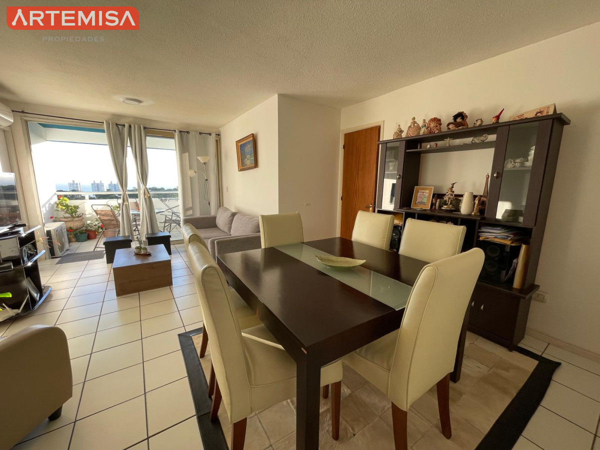Apartamento ID.670 - Apartamento De 3 Dormitorios En Alquiler Anual