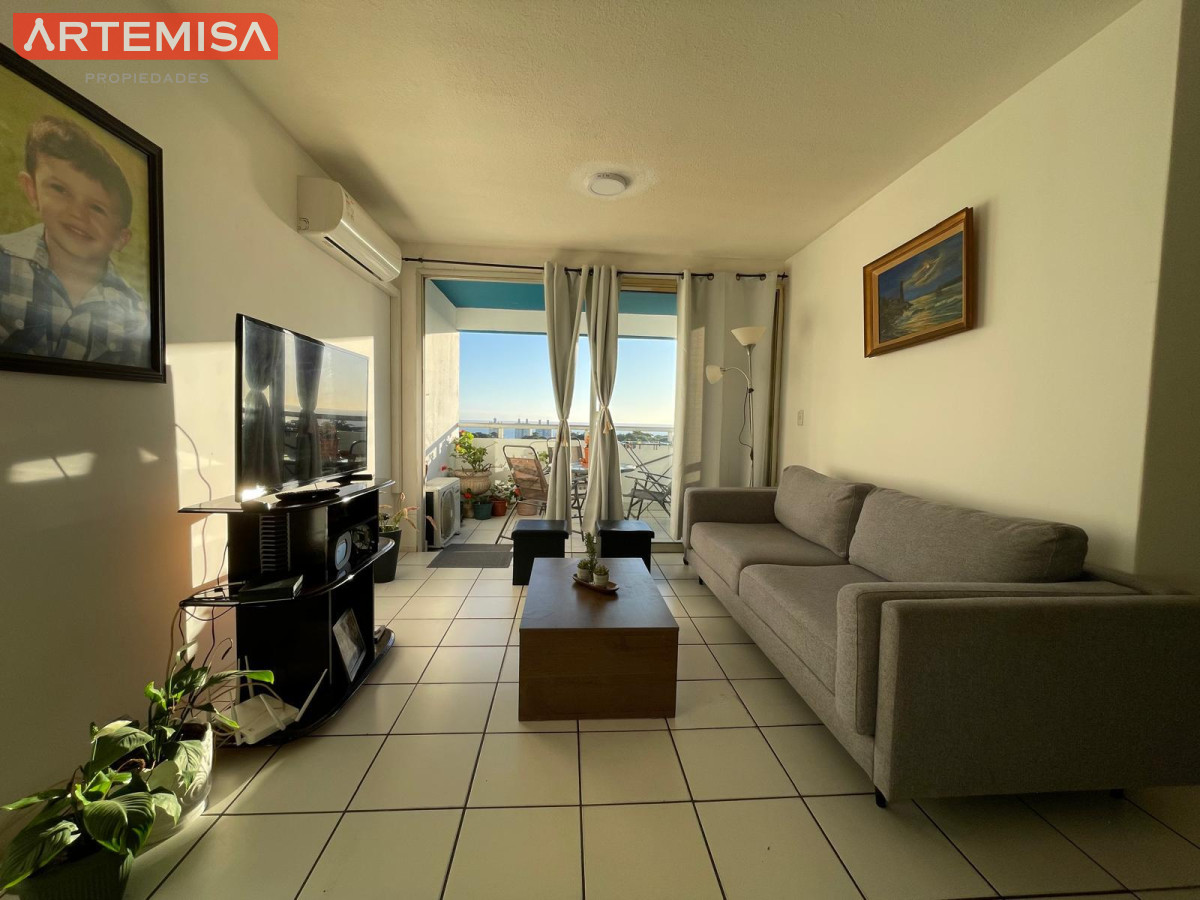 Apartamento ID.670 - Apartamento De 3 Dormitorios En Alquiler Anual