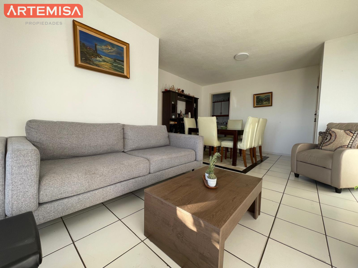 Apartamento ID.670 - Apartamento De 3 Dormitorios En Alquiler Anual