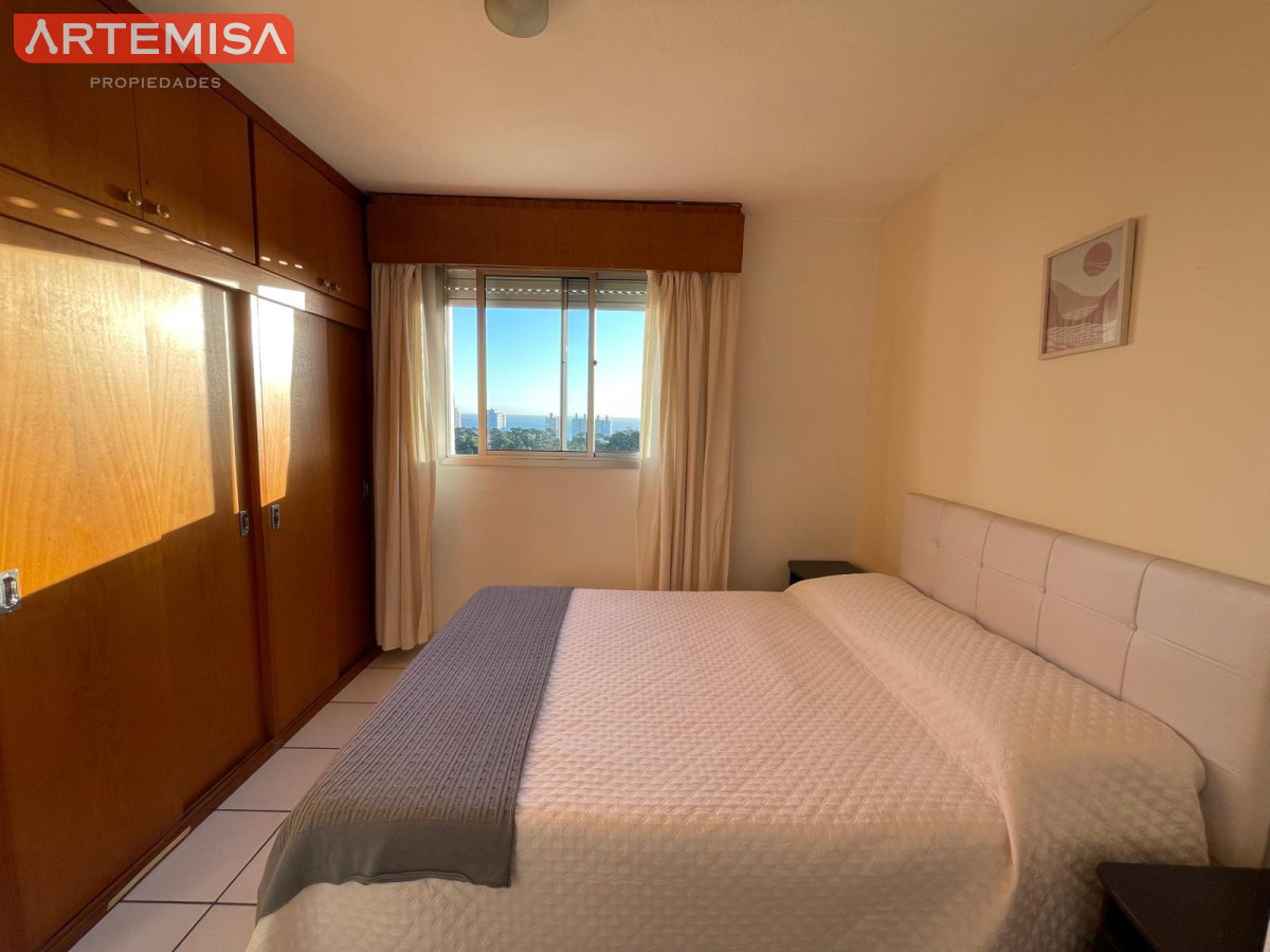 Apartamento ID.670 - Apartamento De 3 Dormitorios En Alquiler Anual