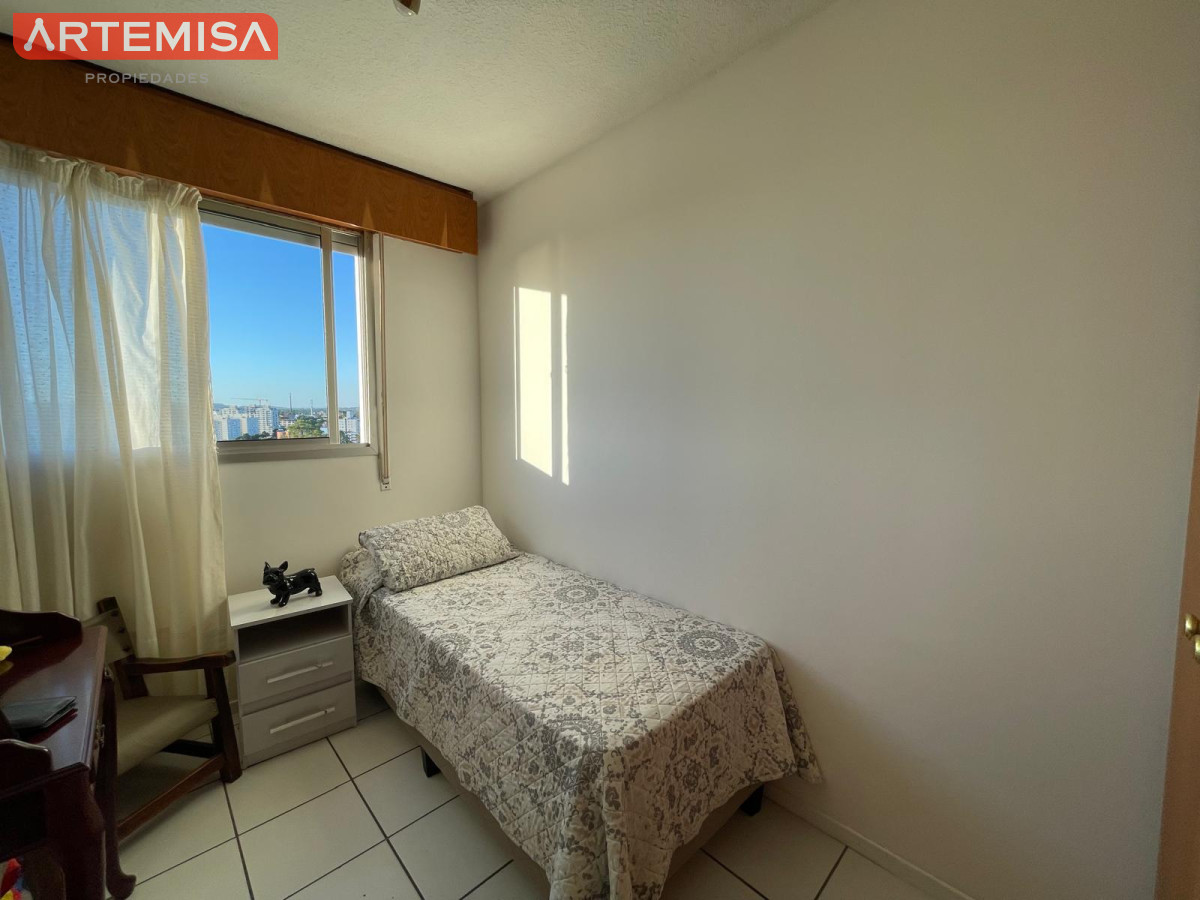 Apartamento ID.670 - Apartamento De 3 Dormitorios En Alquiler Anual