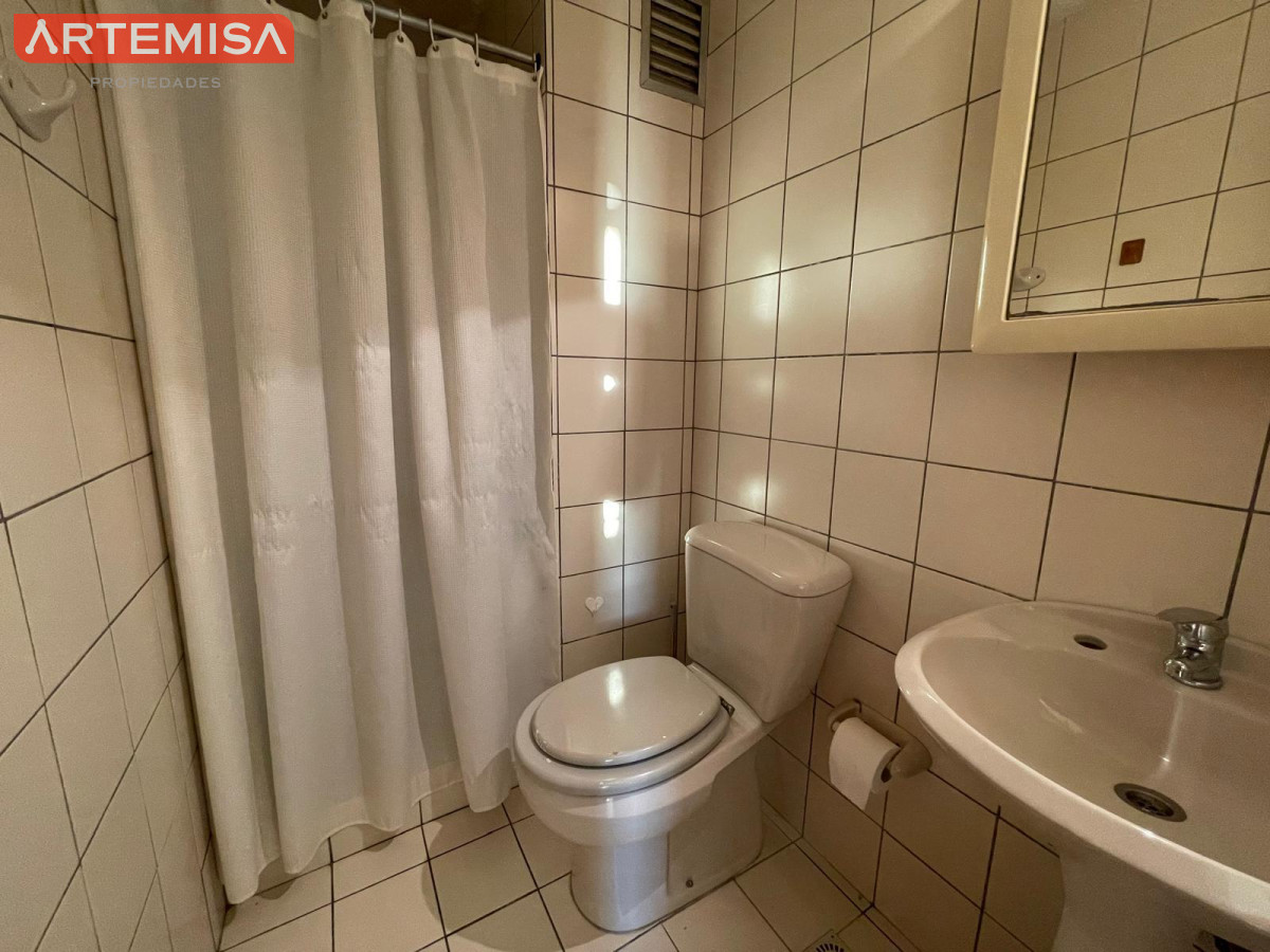 Apartamento ID.670 - Apartamento De 3 Dormitorios En Alquiler Anual