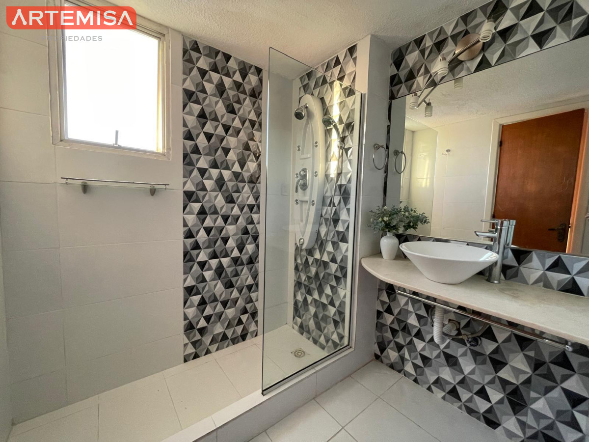 Apartamento ID.670 - Apartamento De 3 Dormitorios En Alquiler Anual