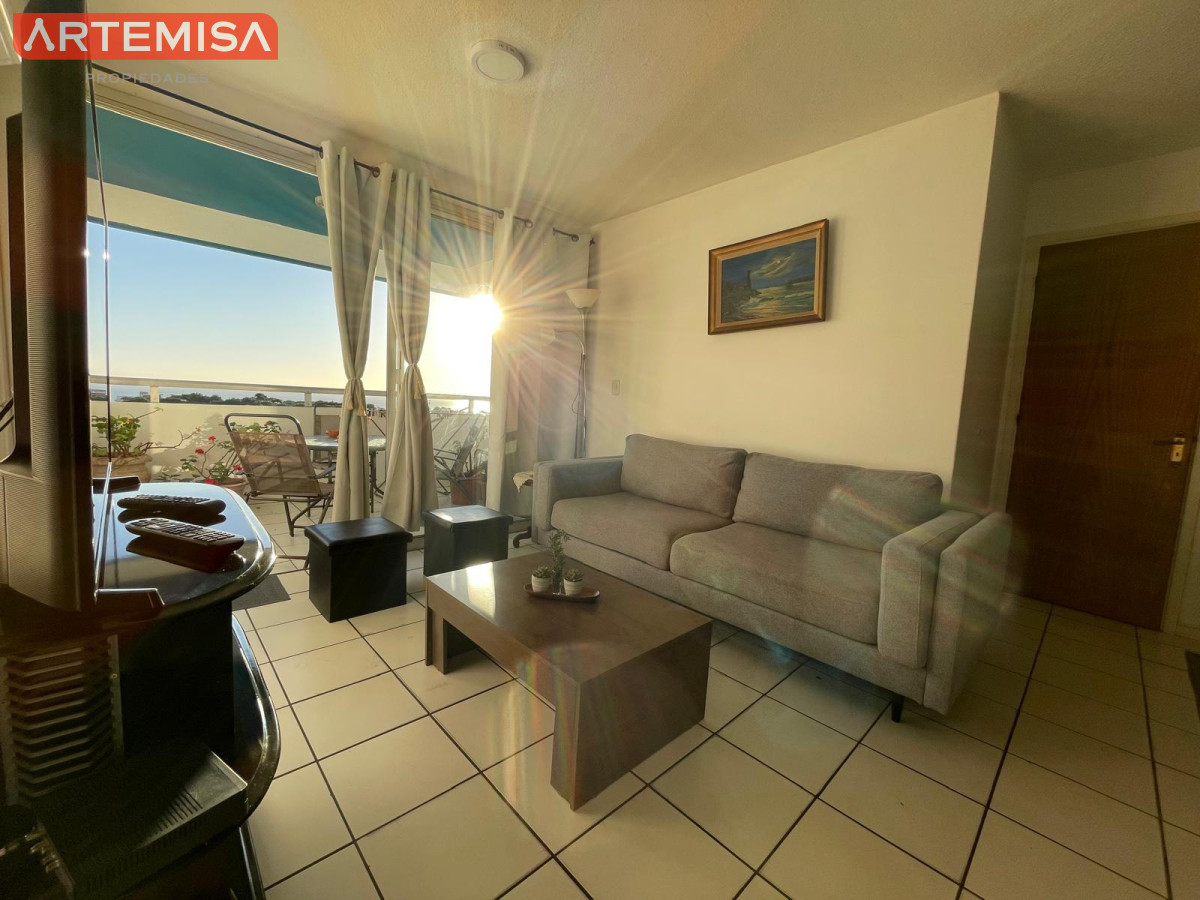Apartamento ID.670 - Apartamento De 3 Dormitorios En Alquiler Anual